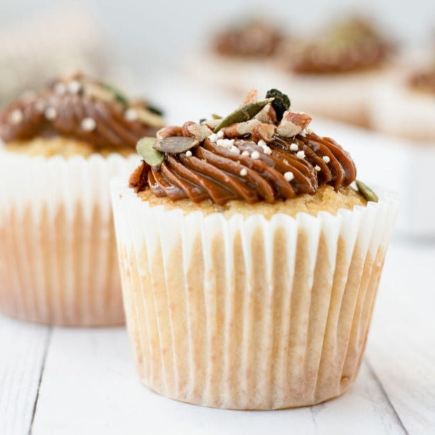 Caja con 12 muffins de elote y dulce de leche